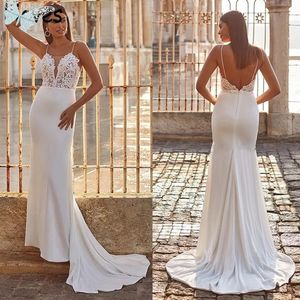 Eenvoudige satijnen zeemeermin trouwjurken spaghetti riemen mouwloze kanten appliqued bruidsjurken boho tuin strand mode sexy backless gewaden de mariee CL0617