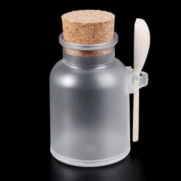 Eenvoudig struikgewas bad zout buik fles afgesloten pot houten lepel zachte kurk opbergstopper fles met matte afdichting navulbaar masker