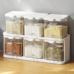Caja de condimentos simple para cocinas domésticas La caja de condimentos transparente viene con una cuchara que se puede apilar encima de una lata de condimentos de pie.