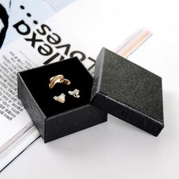 Simple siete 6 36 32 3 cm caja de anillo de joyería negra clásica caja de transporte de pulsera de papel especial exhibición colgante de festival con esponja 2785
