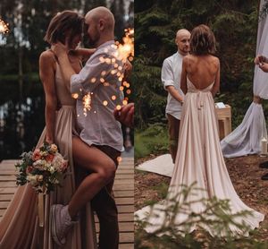 Eenvoudige sexy backless jurken Hoge gesplitste elastische satijnen spaghetti riemen boho sweep trein strand trouwjurk vestido de novia