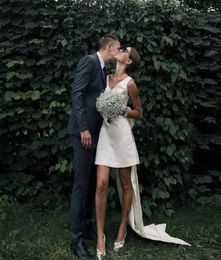 Eenvoudige korte trouwjurken 2021 Satin v Neck Bruid Jurk Big Bow On Back White Vestido de Novia Plus Size Formal2603401