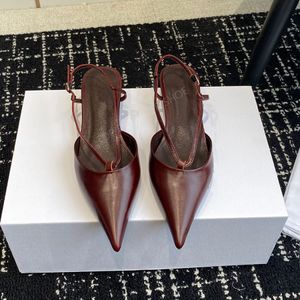 Style simple Sandales à bouts pointus de qualité supérieure avec boucle en cuir Talons bas Chaussures habillées Sandales à talons de luxe pour femmes Chaussures d'usine
