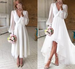 Verbe en V couche en mousseline de mousseline floum Summer Beach Bridal Bridal avec manches longues boho une ligne robes de mariée Longueur Hi-Lo White White Femme Bride Party Party Robe CL3343