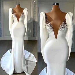 Eenvoudige trouwjurken Deep V Neck Pearls Mermaid Bridal Jurken Lange Mouw Sweep Train Custom Made Bruid Dress Vestidos de Novia