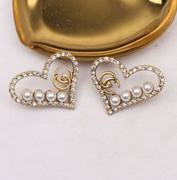 Simple Femmes Marque De Mode Designer Stud Inlay Cristal Strass Métal En Forme De Coeur Plaqué Or 18 Carats Perle G Lettre Boucles D'oreilles pour Filles Bijoux Cadeaux De Noël