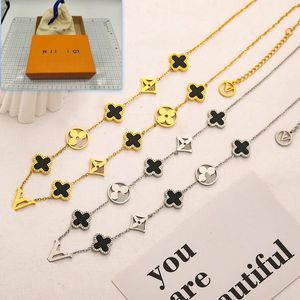 Eenvoudige jonge stijl klaver ketting ontwerper merk ketting hanger ketting winter nieuw cadeau sieraden ontwerp voor vrouwen romantisch cadeau vergulde ketting met doos