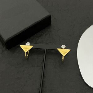 Eenvoud Brass Diamonds Design Stud oorbellen Fashion For Man Woman omgekeerde driehoek P Letter Inlay Designers Sieraden PE2 --013 Party Valentijnsdag Gift