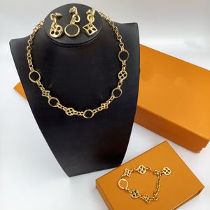 Simplicity Design ketting oorbellen uitgehold V-vormige letter vier blad bloem diamanten knop accessoire armband ring modieuze sieraden sets