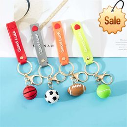 Gesimuleerde bal sleutelhanger zelfklevend druipend voetbal basketbal rugby tennis hanger auto-accessoires ornamenten fans sportcadeaus