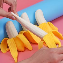 Simulation Banana souple jouets à presser bananes épluchées Décompression Toy Peeling Banana Funny People Vent Jouets Spoof Banana Toy cadeau