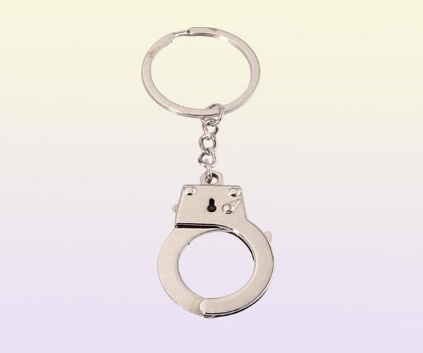 Simulation menottes en métal Keychain Car Key Bottle Ouvre-bouteille Hommes et femmes Keychain2281631