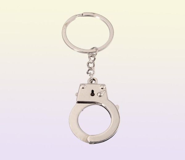 Simulation menottes en métal Keychain Car Key Bottle Ouvre-bouteille Hommes et femmes Keychain7975840