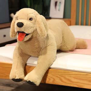 Simulatie Labrador Dog Plush Toy Realistische Animal Puppy Dolls Gevulde zachte cartoon slaapkussenspeelgoed voor kinderen Verjaardagsgeschenk 240426