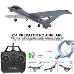 Simulators RC Plane 20 Minutes Flight Time Glider speelgoed met LED 2 4G Remote Control Hand gooien spanwijdte Kids Jet Airplane Foam 221122