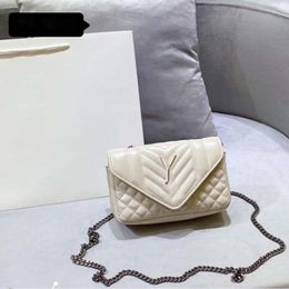 Bolso de un solo hombro, bolso con solapa frontal, bolso de mensajero de diseñador de moda con cordón fijo, bolso de cuero real en relieve de grano, moda versátil