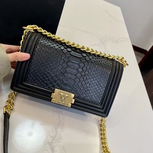 Bolso de hombro individual, bolso cruzado para mujer de alta calidad, diseño de apertura y cierre con hebilla de cadena dorada, bolso de negocios de trabajo de moda