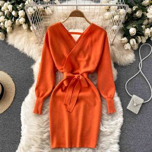 SINGREINY Automne Hiver Robe Pull Femmes À Manches Longues Col En V Élastique Robe Slim Mode Coréenne Streetwear Robe Courte Tricotée Y220214