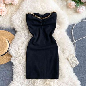 Singreiny Sexy Strapless Gebreide Mini Dress Dames Design Chain Slash Neck Mouwloze Slanke Jurk Zomer Off Shoulder Party Jurk 210419