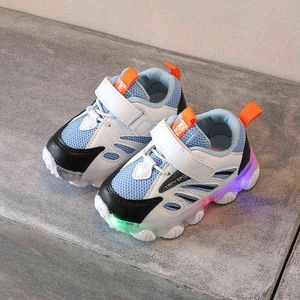 Tamaño 21-25 Zapatillas de deporte LED para niños pequeños con suela iluminada Bebés Niñas Zapatos luminosos Niños pequeños Zapatos para correr brillantes para niños G220517