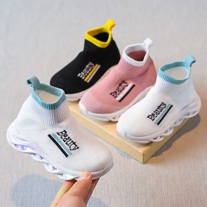 Maat 21-30 Baby Luminous Sock Kids gloeiende LED-schoenen met lichten Kinderen Breien lichte sneakers voor jongensmeisjes 1-6 jaar G1025