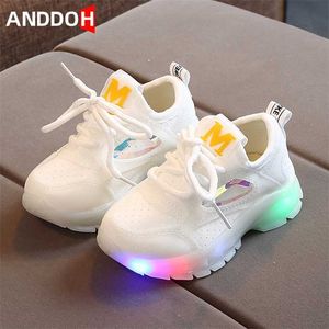 Maat 21-30 Kinderen Ademend Gloeiende Casual Schoenen Baby LED Lichtschoenen Lichtgevende Sneakers voor Jongen en Meisje Antislip Sneakers 211022