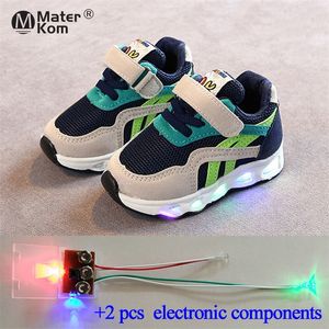 Maat 21-30 Kinderen LED-schoenen Babyjongens Meisjes verlichte schoenen met lichtgevende zool voor kinderen gloeiende sneakers met 2 stuks reserve-verlichting 210303