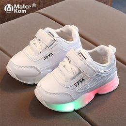 Taille 21 30 enfants LED baskets avec semelle lumineuse bébé Led chaussures lumineuses pour filles brillant éclairé enfants garçons tenis 220811
