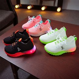 Taille 21-30 Enfants Chaussures Led Garçons Filles Baskets Lumineuses Chaussures Lumineuses pour Enfant Baskets Garçons Bébé Baskets avec Semelle Lumineuse 220516