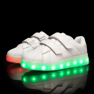 Tamaño 25-37 Zapatos luminosos para niños con suela iluminada Zapatillas de deporte para niños con luces LED Zapatillas de deporte que brillan intensamente con carga USB para niños niñas 201113