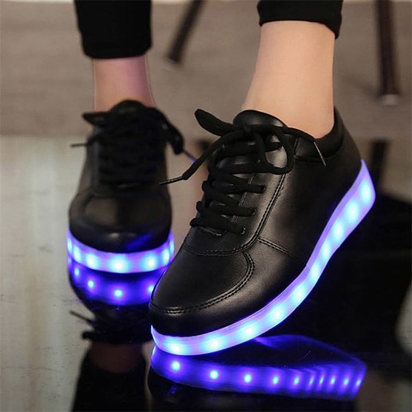 Tamaño 27-41 Niños Zapatillas de deporte que brillan intensamente con zapatos ligeros Zapatillas luminosas para niños Niñas Krasovki con retroiluminación Kid Suela luminosa LJ201203