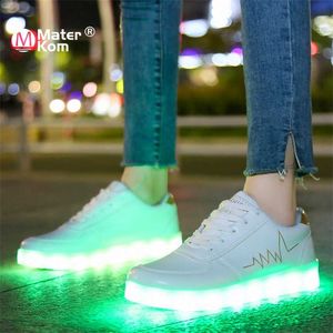 Tamaño 30-44 Zapatos luminosos LED para adultos Zapatillas de deporte brillantes con luces Niños Niños Niñas Zapatillas USB Cargado Feminino Tenis 220208