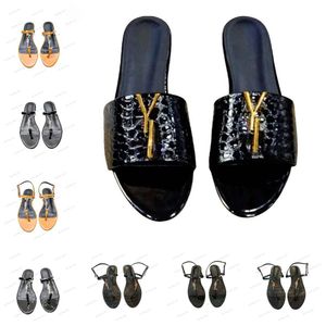 Maat 34-43 vrouwen Designer Tribute Slipper Cassandra Sandaalslip op Slide Patent Leather Flats Sandaal Men Sandaal Men Zomer Casual schoen Goud Sliver Logo Dames Sexy Thong Sandaal