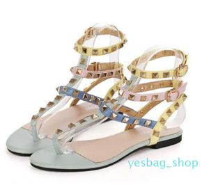 Maat 34-45 regenboog kleur gladiator sandalen vrouwen designer merk klinknagels slippers T band-sandalen enkelband Romeinse schoenen