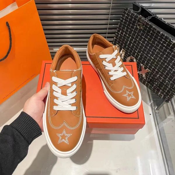 Taille 35-40 Fashion Deep Orange Sneakers Chaussure décontractée Talage plat talon extérieur Tennis Low Randonnée en cuir Run Femmes Travel Walk Shoes Men Sports Runner Trainer Fille avec boîte