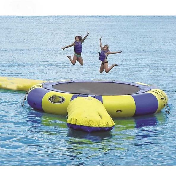 Tamaño b por barco 35 días Artículos para deportes al aire libre Trampolín de agua inflable azul amarillo con tubo deslizante Almohada para saltar Bolsa saltadores para juegos de Ocean Park