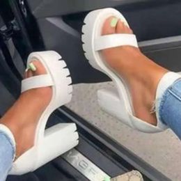 Tamaño sandalias grandes zapatos para mujeres zapatillas abiertas tacón grueso 2024 moda de verano comercio extranjero americano femenino sa 7f5