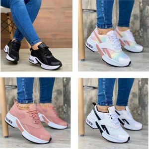 Sneakers de taille Big Designer pour femme de randonnée Chaussures Trainers Femme Lady Sneakers Mountain Croix Outdoor Fashion Black Sport Sports Casual Ladies Chaussures Lace Up