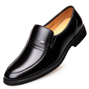 Grootte US7-11.5 Men Business Big Dress Heren Loafers Moccasins Ademende leer anti-wear Black Man Designer schoenen plus maat 37-48 5208 391 S