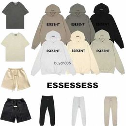 Sk00 Sweats à capuche pour hommes Designer Essentail Sweat à capuche Short pour femmes Essentialhoodie Mens Gel de silice Costume Pull Survêtement Lovers Tops Tissu