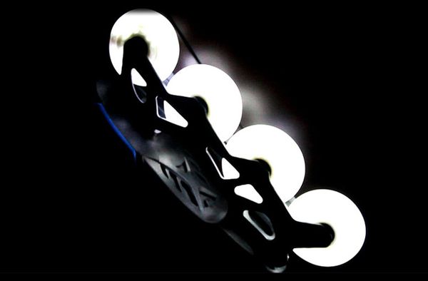 Accesorios para patines ruedas patines rueda intermitente LED blanco 72 76 80 8 piezas lote PU alta calidad 85A 230801