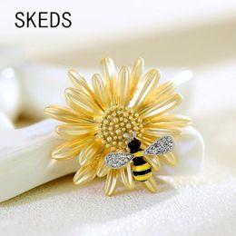 SKEDS élégant abeille tournesol collecte miel broches pour femmes marguerite émail broche doux écharpe Clip bijoux vêtements broche cadeau