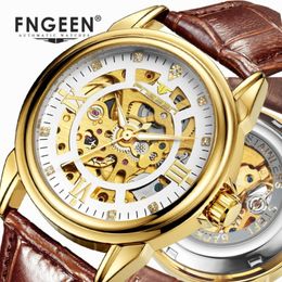 Squelette Automatic Watch Mens Luxury Diamond Clock Fashion Gold Leather Meale Mécanique Tourbillon montre la bracelet 235g