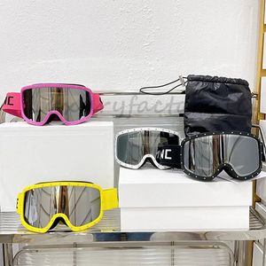 Germes de ski pour femmes Lunettes de ski de ski Lunettes de soleil protectrices pour hommes avec des objectifs fraîches de mode magnétique