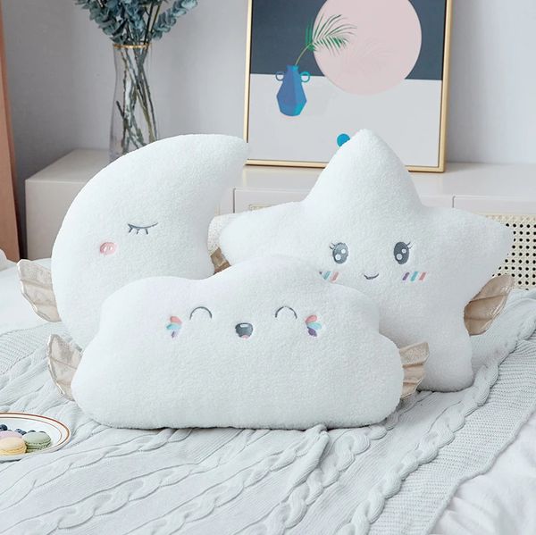 Doux pour la peau blanc nuage étoile lune ailes d'ange doux en peluche décor oreillers mignon bébé ciel oreiller 1 PC 240111