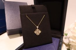 Jupe design diamant pendentif Collier délicat Dames Classique Designer Colliers pour Femmes Bijoux Haute Qualité