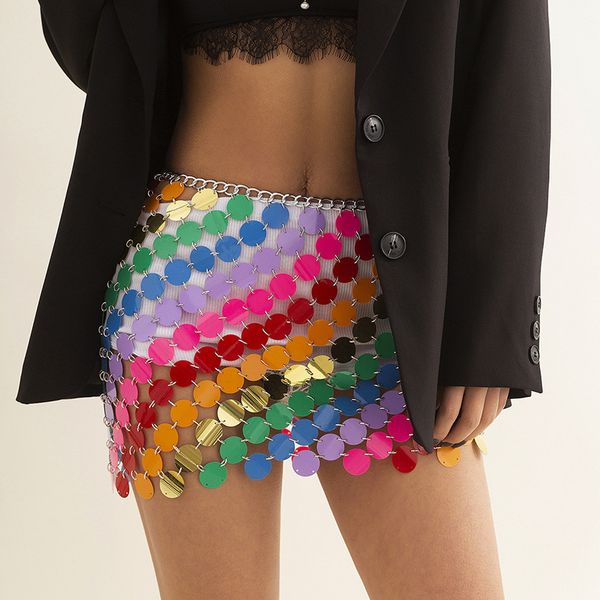 Jupe s jupe paillettes colorées chaîne en métal évider Mini bohème géométrique arc-en-ciel mode femme élégante vêtements 230303