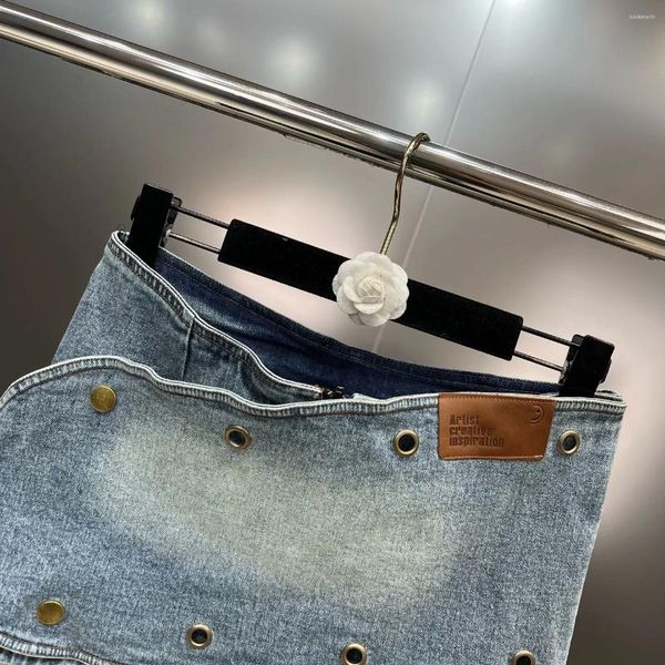 Jupes 2023 Collection d'été Multi boucles en métal biais irrégulière bleu super courte mini jupe en jean femmes