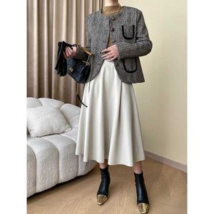 Jupes 2024 Nouvelles femmes élégant noire a-ligne longue jupe extensible haute taille vintage pu en cuir jupe femme faldas jupe saia y240513