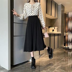 Jupes 2024 Printemps d'été Femmes midi noir vintage haute taille élastique longue jupe plissée en ligne pour le bureau Lady Elegant Vêtements